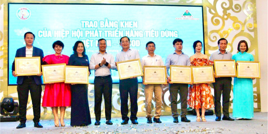 CERTIFICATE OF COMMENDED BY THE VIETNAM CONSUMER GOODS DEVELOPMENT ASSOCIATION